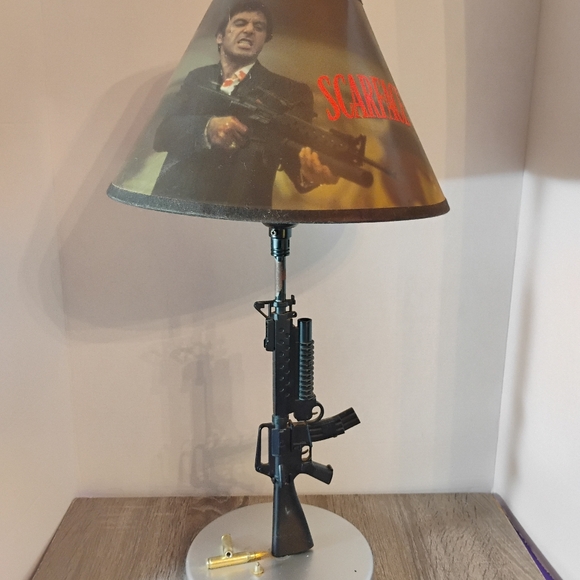 ScarFace Gun Table Lamp - Picture 1 of 11